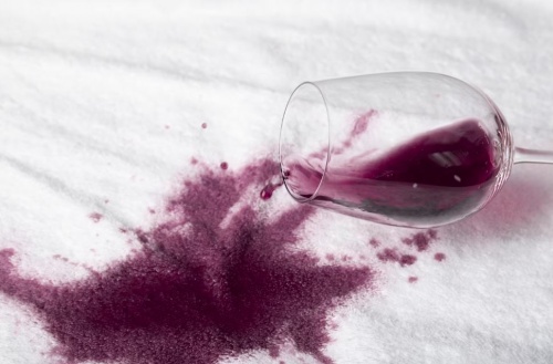 Как очистить пятна от вина?