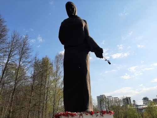 В Перми состоялась церемония возложения венков и цветов к мемориалу «Скорбящая»