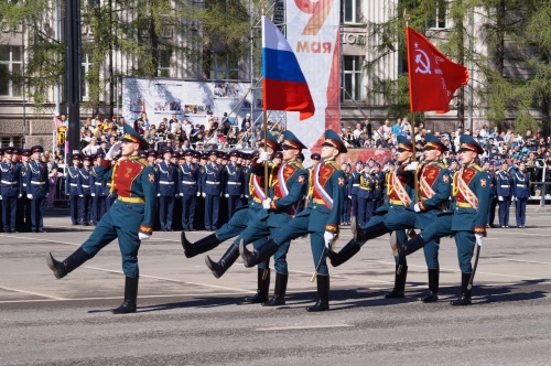 Смотреть Парад Победы в Перми онлайн