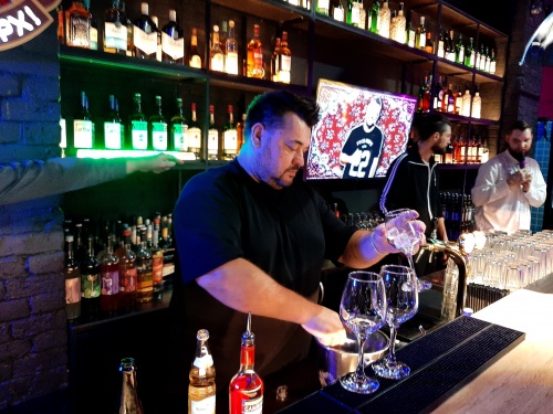 Сергей Жуков возвращается в Пермь: грандиозный праздник в «Руки ВВерх! Баре» и тёплые воспоминания музыканта