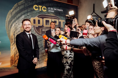 Петров, Валуев, Борисова и другие звёзды с семьями на премьере «Форта»