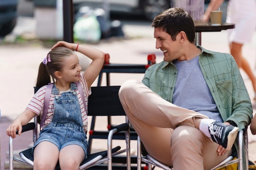 Как устроить идеальный «День семьи»: чек-лист для семейного вечера с сериалом, едой и уютом