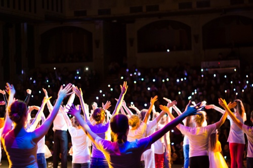 В финале осеннего цикла спектаклей «Музыка жизни» покажут премьерную экшен-сказку «Путь героя»