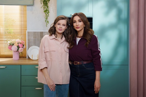 «В тот день он ставил сцену избиения моей героини».  Катерина Шпица рассказала, как встретила будущего отца своего ребёнка в шоу «Вкусно с Анфисой Чеховой. Любовное настроение» на ТВ-3